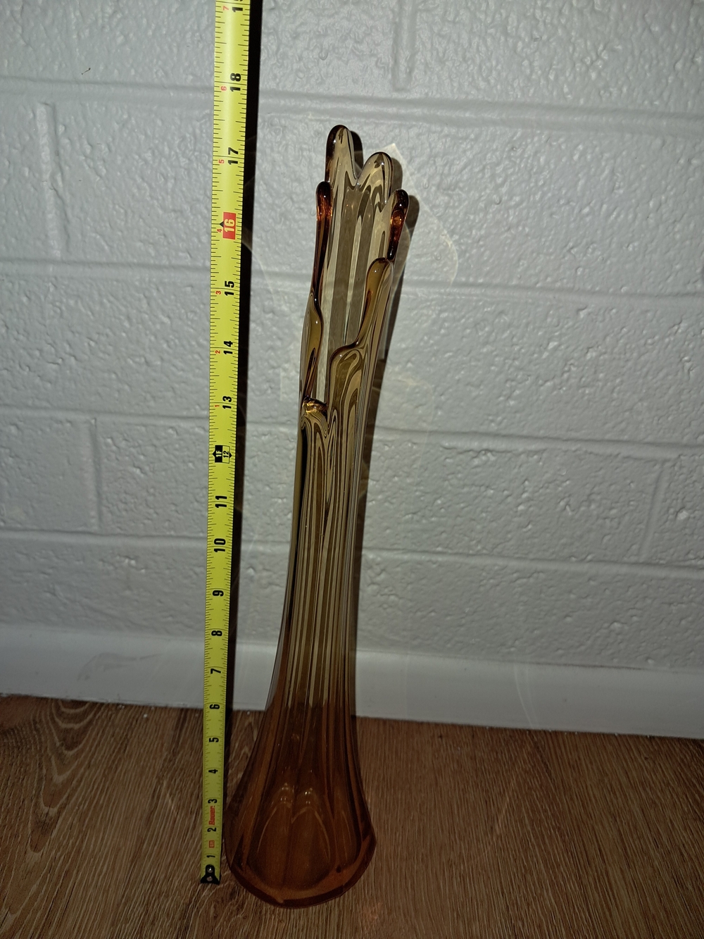 Vintage Fenton Mid-century modern amber swung glass vase 17.5" - Picture 4 of 4